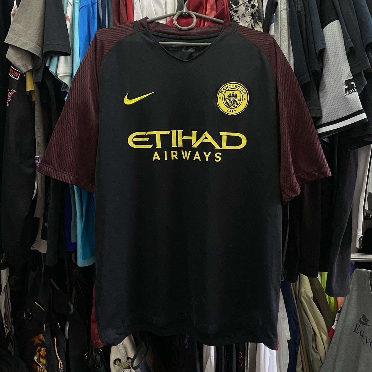 Vintage Men’s Nike Manchester City Small Logo team soccer jersey Size US XL / EU 56 / 4 - 1 Thumbnail