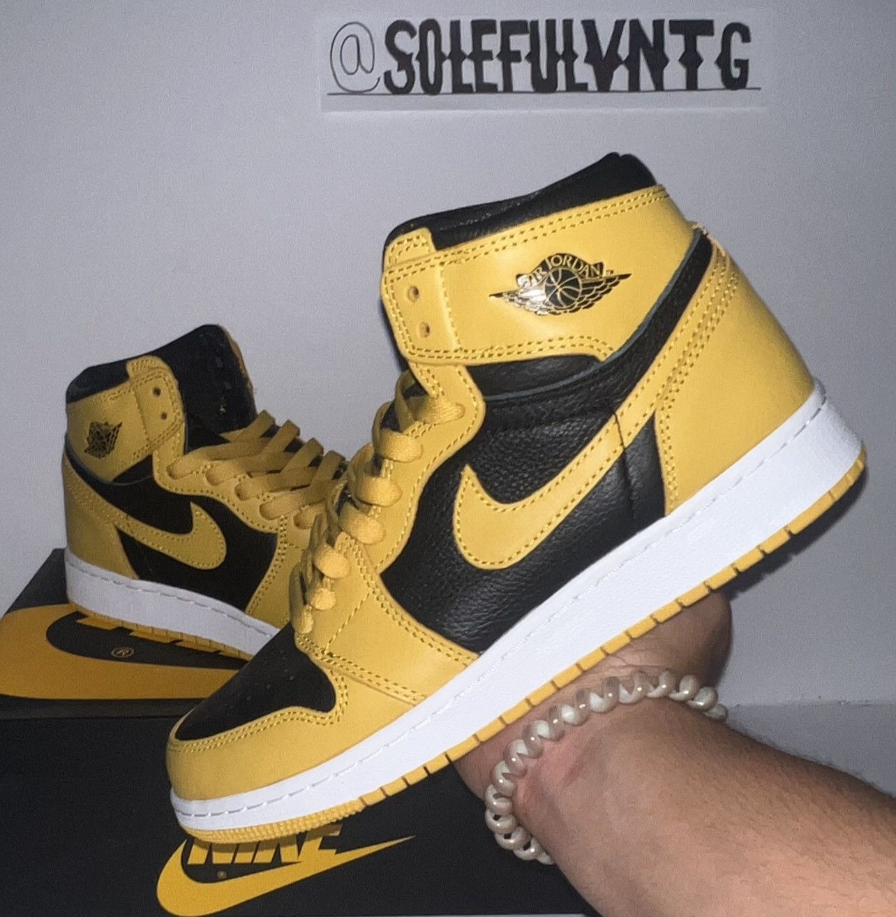 Jordan Brand Jordan 1 Retro High OG ‘Pollen’ Size US 6 / EU 39 - 1 Thumbnail