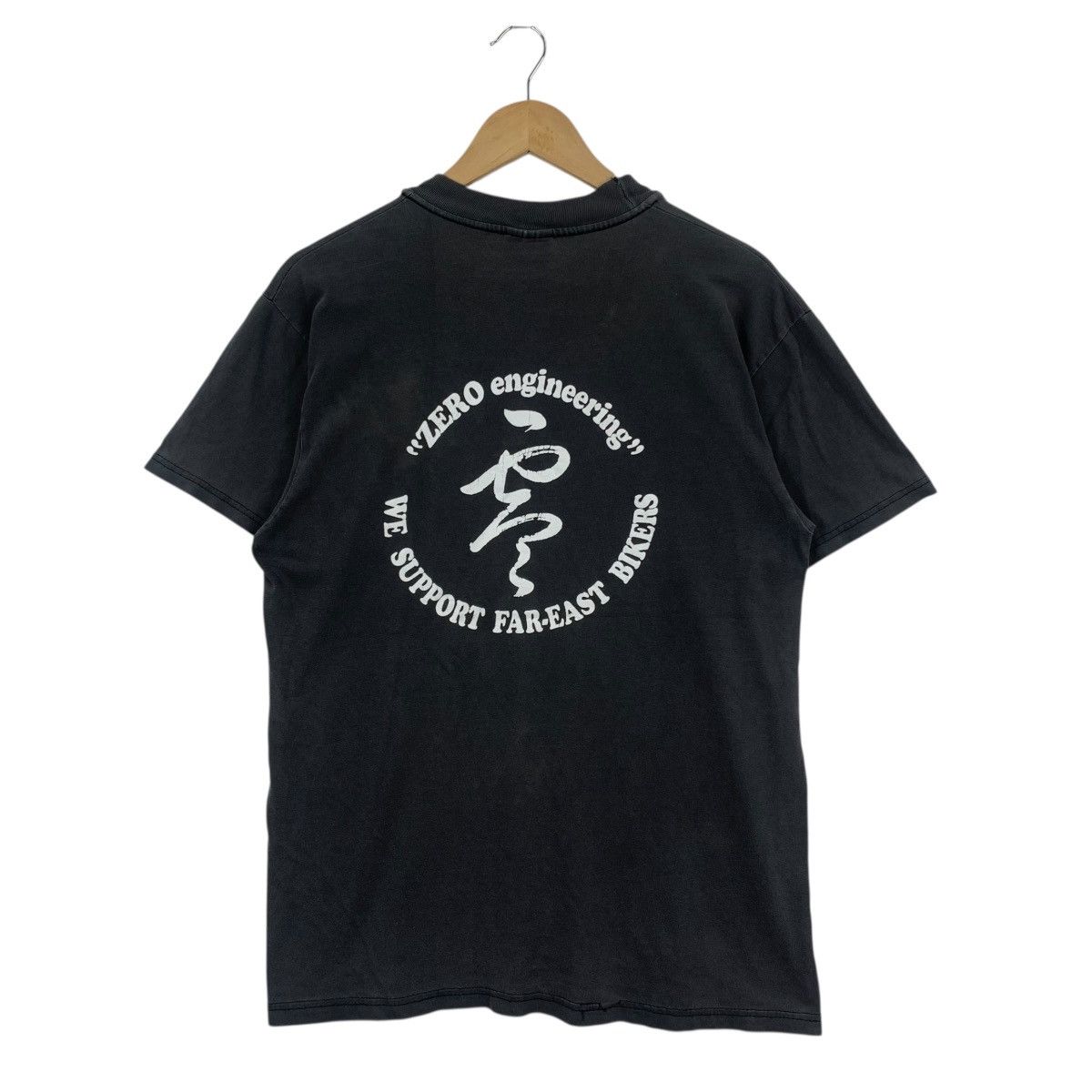 Vintage Vintage 90s ZERO ENGINEERING Far-East Bikes Hanes Tshirt Size US M / EU 48-50 / 2 - 1 Thumbnail