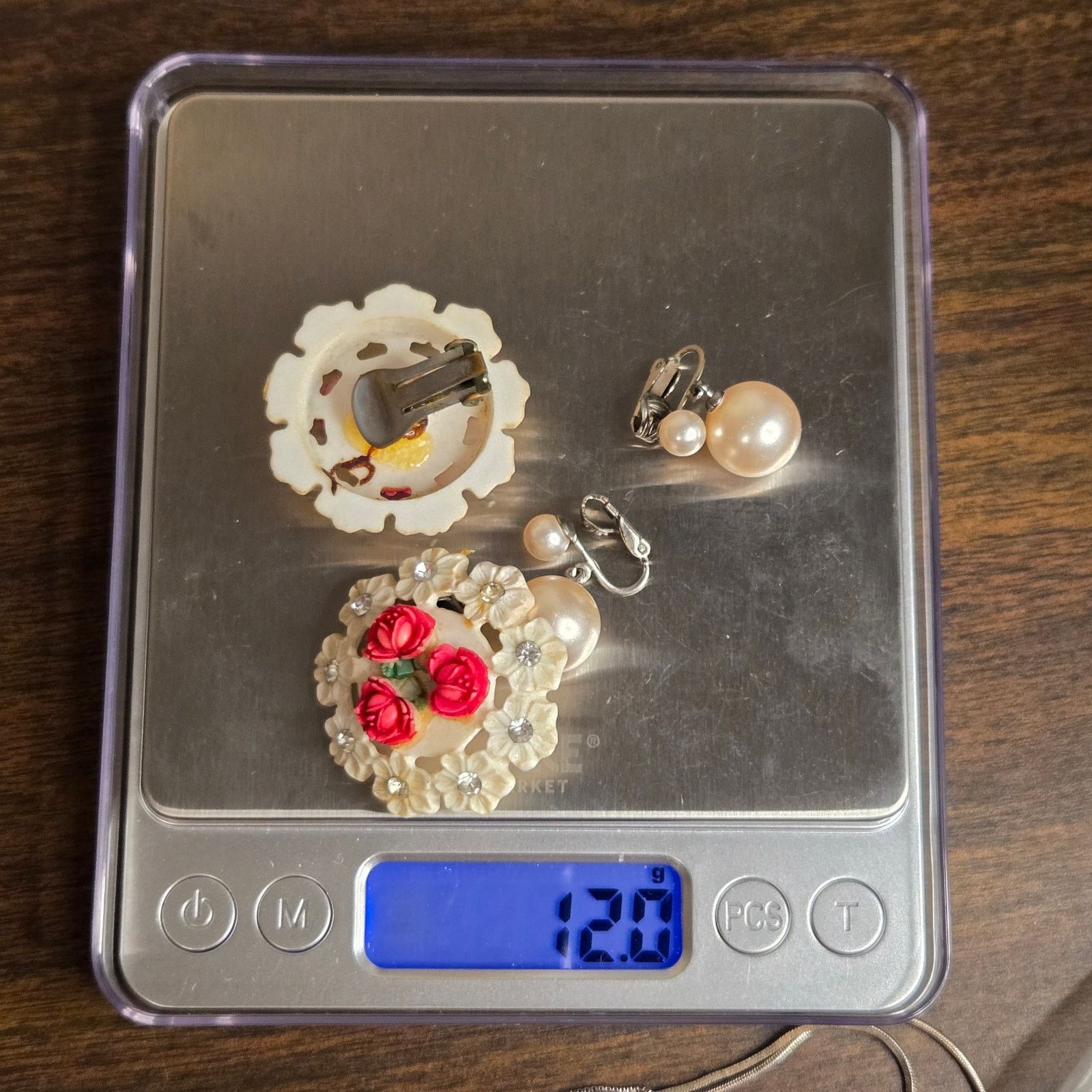 Vintage Vintage Richelieu Pearl Earrings & Floral Rose Clip-On Lot Size ONE SIZE - 9 Thumbnail
