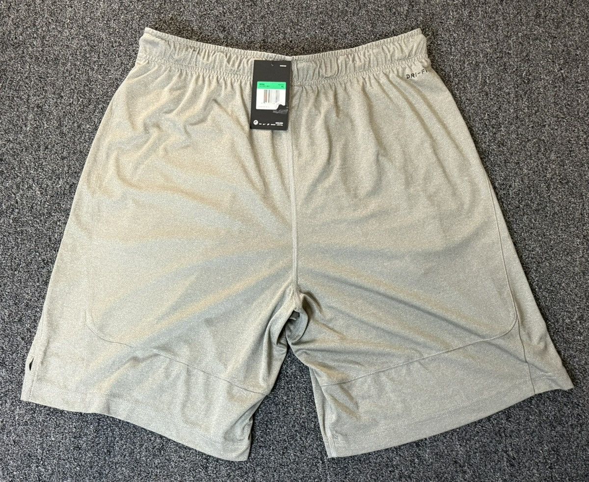 Nike NIKE DRI FIT MENS TRAINING GYM ATHLETIC XL SHORTS STANDARD Size US 36 / EU 52 - 2 Thumbnail