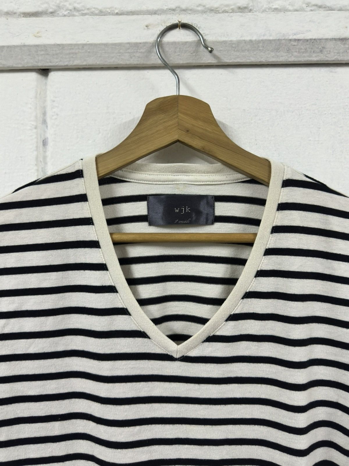 wjk Wjk®️ 1 miles Stripes V-Neck S/S Tee Size US M / EU 48-50 / 2 - 5 Thumbnail