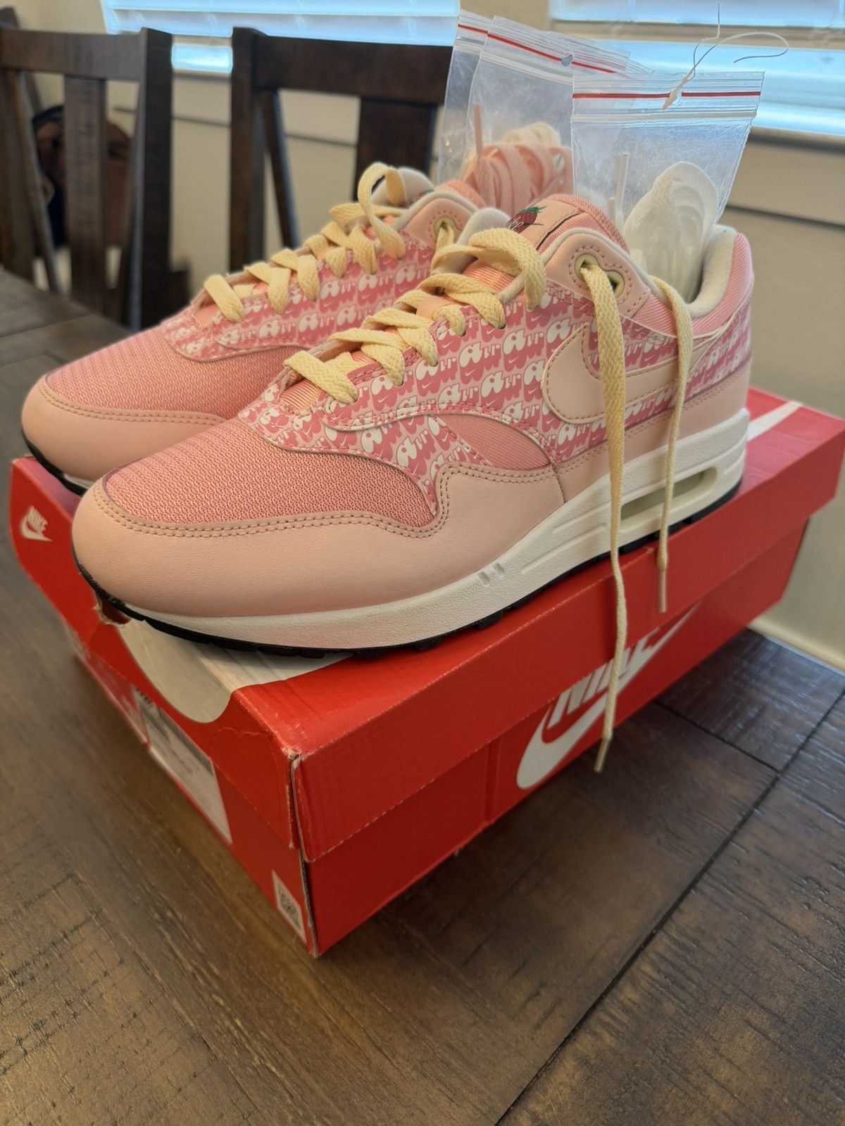 Nike Nike Air Max 1 Strawberry Lemonade Size 9 Size US 9 / EU 42 - 1 Thumbnail