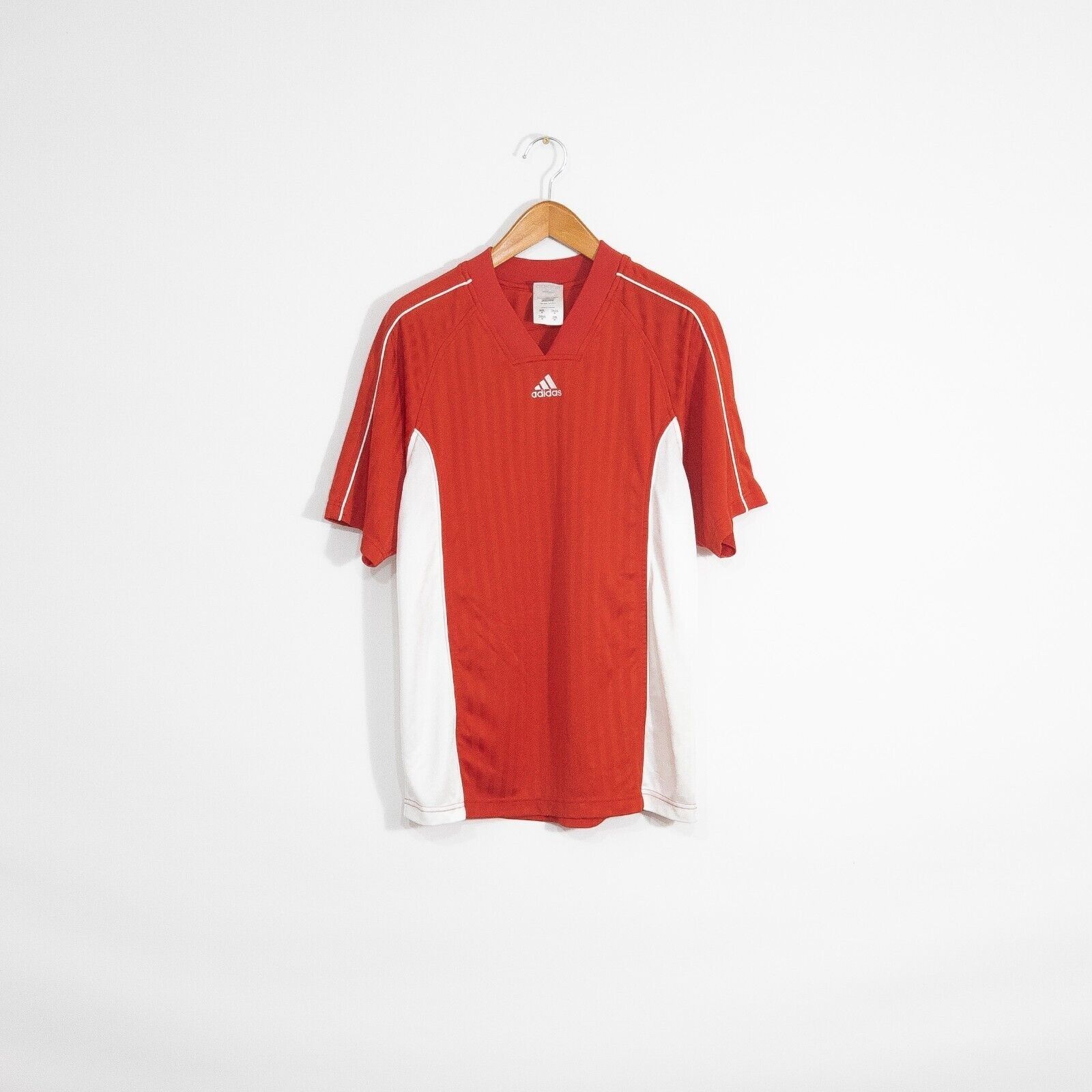 Adidas Vintage Adidas Jersey T Shirt Mens Medium - Distressed Red Size US M / EU 48-50 / 2 - 1 Thumbnail