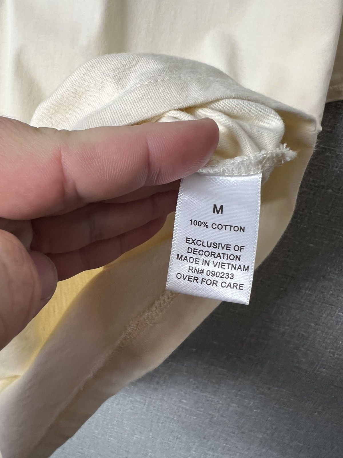 Fear of God FEAR OF GOD Essentials Back Big Logo Tee FOG Beige T-Shirt Size US M / EU 48-50 / 2 - 12 Thumbnail