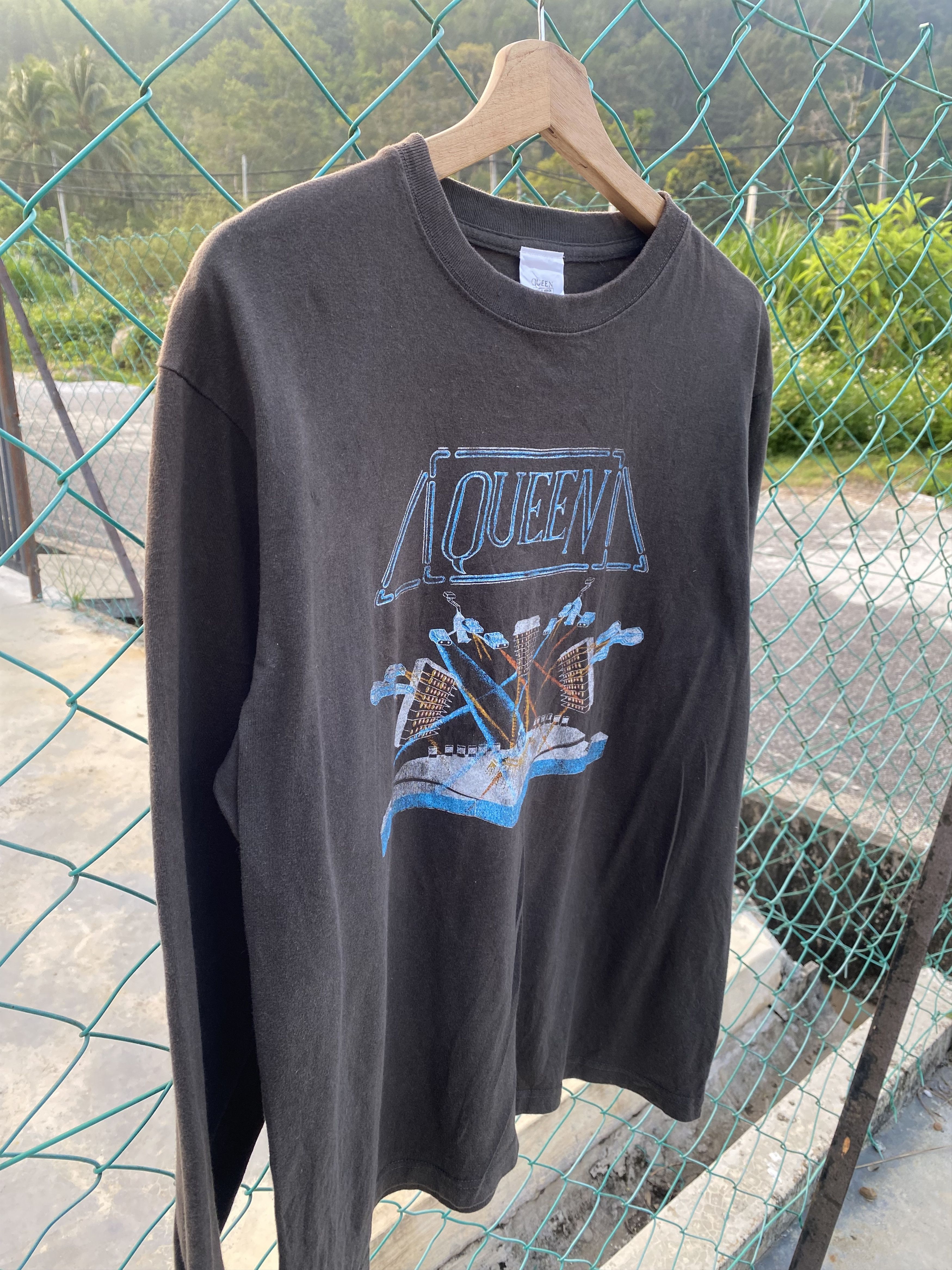 Band Tees 2023 Queen long sleeve tshirts Size US M / EU 48-50 / 2 - 3 Thumbnail
