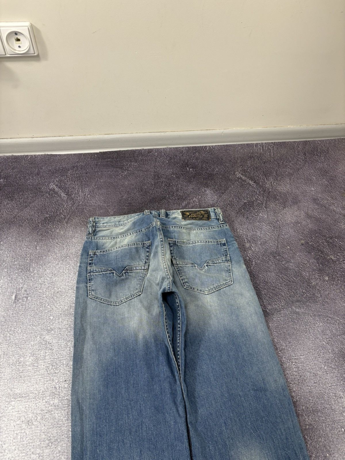 Diesel Diesel Larkee Relaxed NWT Comfort Straight Men’s Denim Jeans Size US 30 / EU 46 - 16 Thumbnail