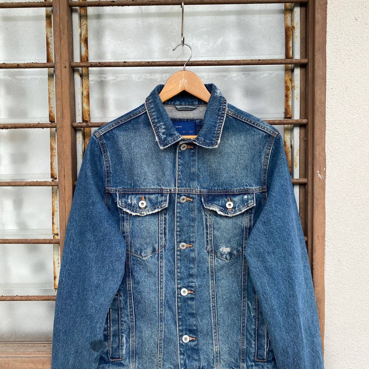 Zara Zara Man Distressed Denim Jacket Trucker M Frayed Raw Edge Size US M / EU 48-50 / 2 - 2 Thumbnail