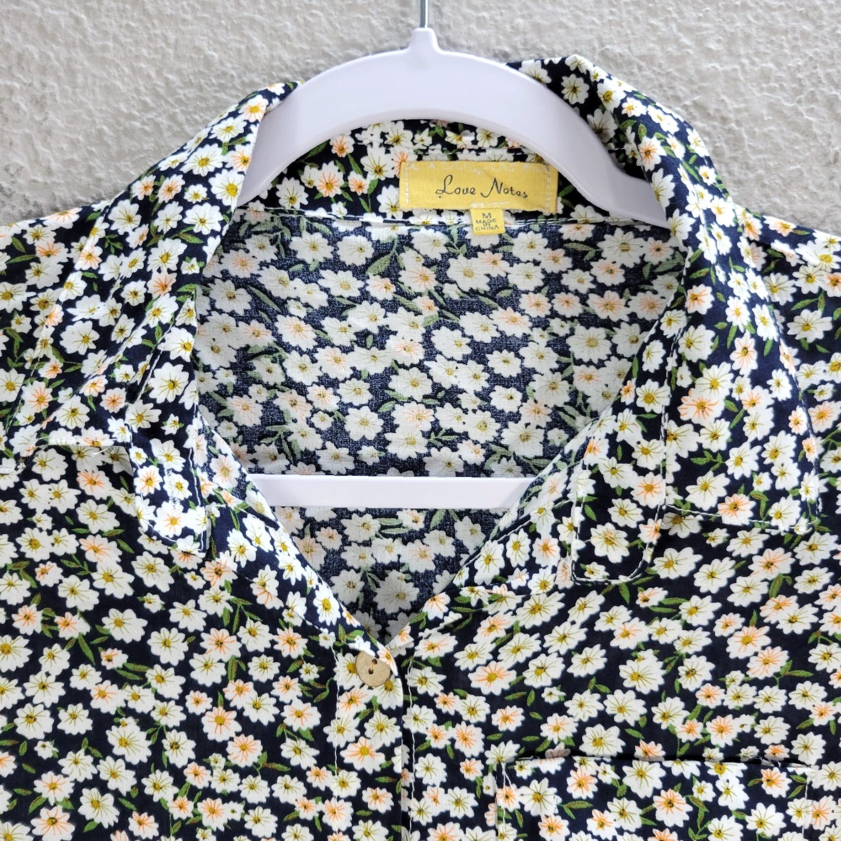 Vintage Love Notes Blue White Microfloral Shirt Blouse Top Front Knot Lightweight M Women’s Long Sleeve Collared Button 100% Rayon Size M / US 6-8 / IT 42-44 - 5 Thumbnail