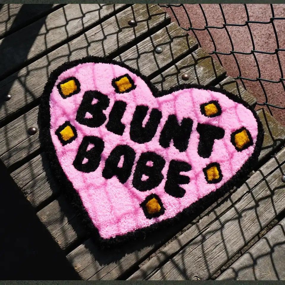 Designer × Vintage Blunt Babe Tufting Rug Size ONE SIZE - 1 Thumbnail