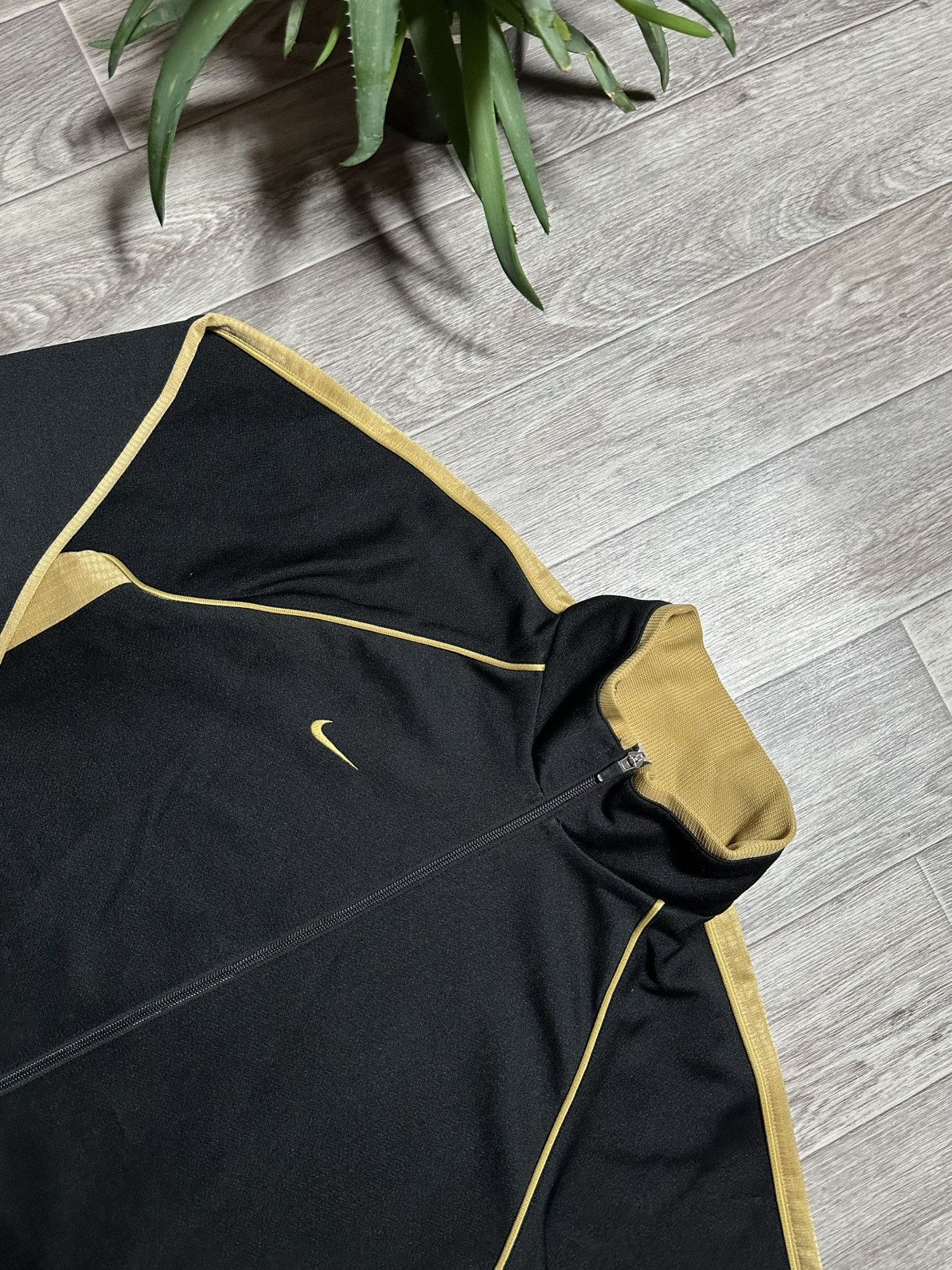 Nike Vintage Nike Track Top Jacket Gold Logo Drill y2k Size US L / EU 52-54 / 3 - 4 Thumbnail