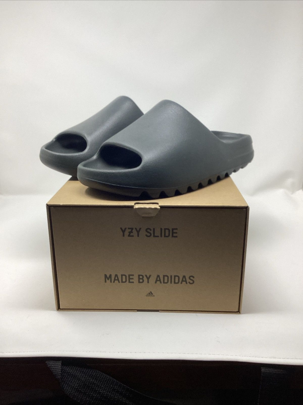 Yeezy YEEZY YZY Slides Dark Onyx Slide Size US 12 / EU 45 - 2 Thumbnail