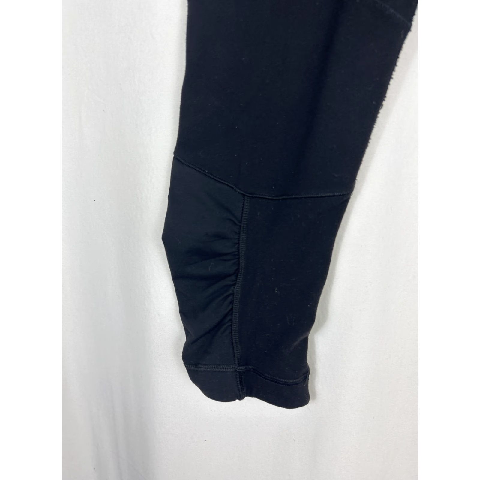 Lululemon Lululemon Women's Size 8 Black Soft Below Knee Scrunch Leggings Capri Activewear Size 30" / US 8 / IT 44 - 2 Thumbnail
