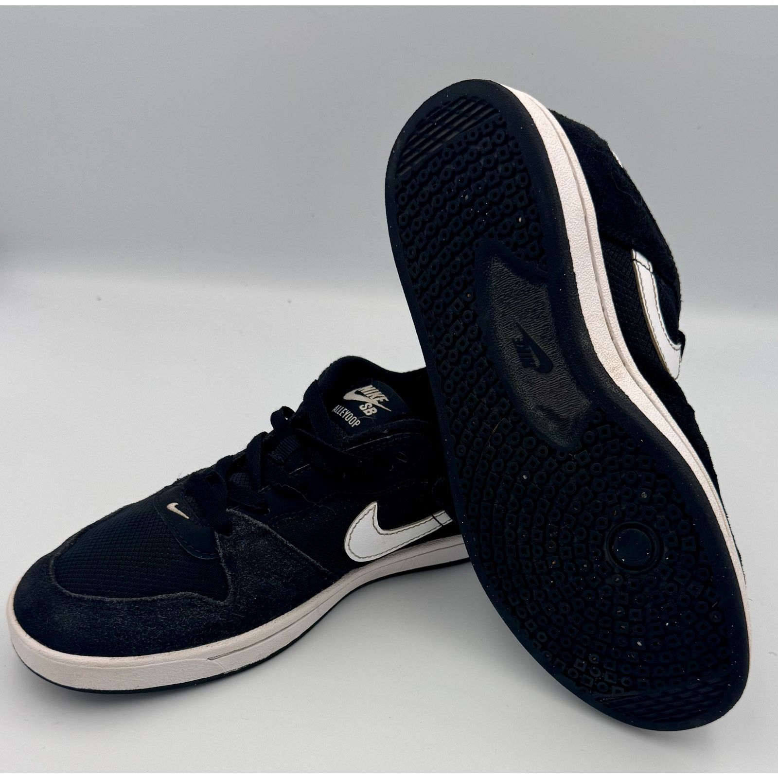 Nike NIKE SB ALLEYOOP' BLACK WHITE SIZE 5.5Y GS CJ0883-001 Size US 5.5 / EU 38 - 11 Thumbnail