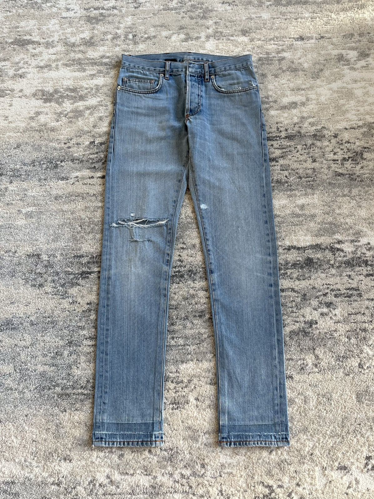Dior dior homme ss12 light blue knee distressed denim Size US 27 - 1 Thumbnail