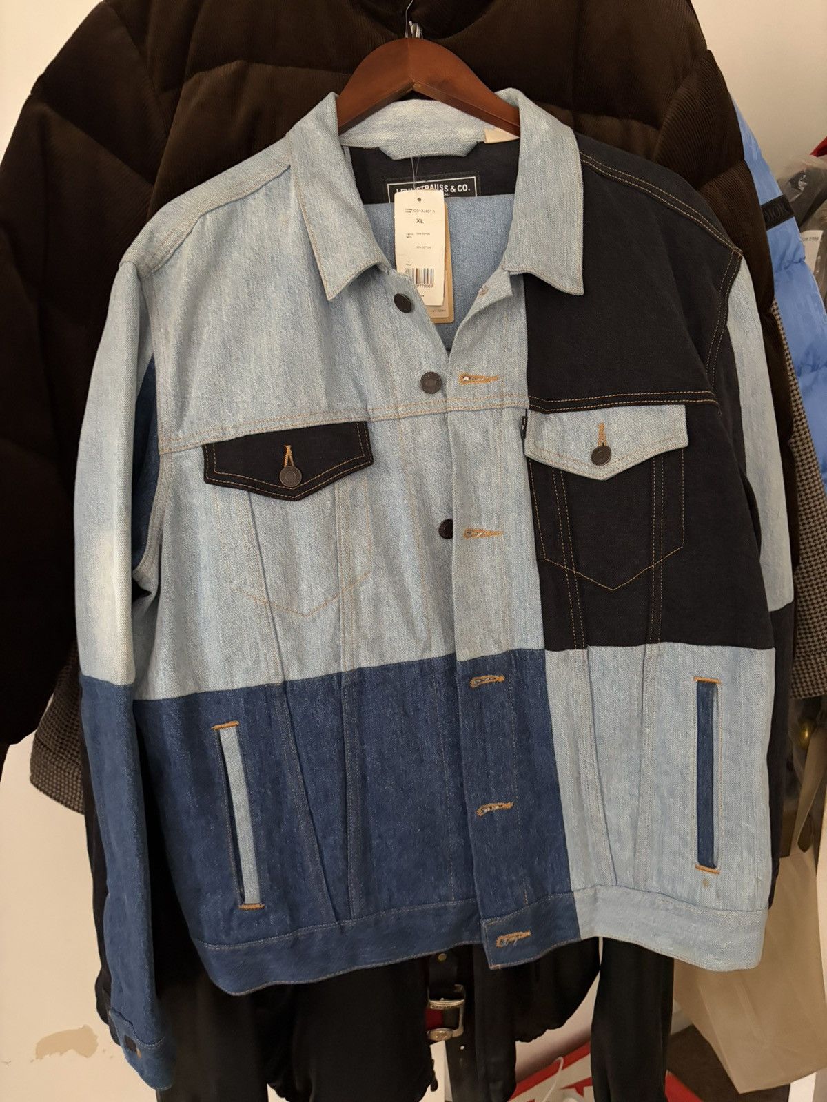 ア*ロ様 Gosha Rubchinskiy × LEVI'S コラボ デニムジ Gosha Rubchinskiy X Levis Colour Block Jacket, $389 | farfetch.com