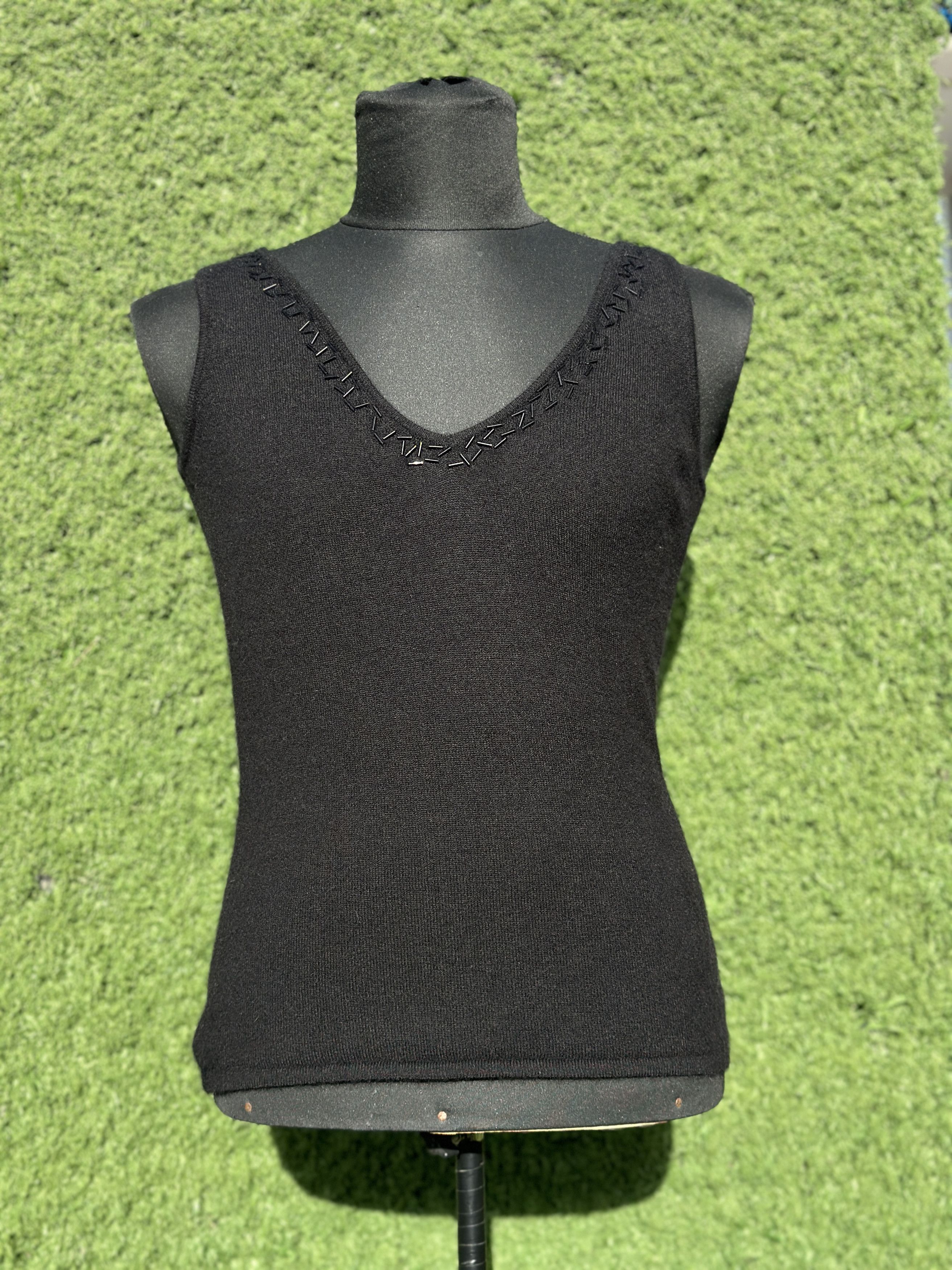 Loro Piana Loro Piana Cashmere Sleeveless Knit Vest V-Neck Size 44 IT Size M / US 6-8 / IT 42-44 - 2 Thumbnail