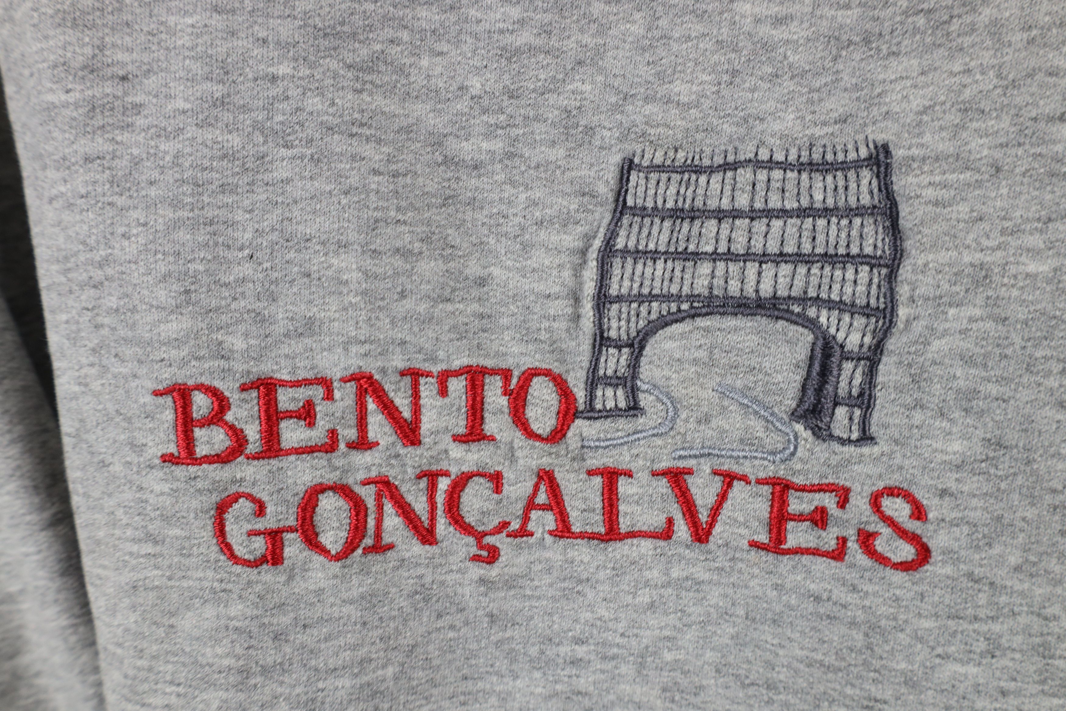 Vintage Vintage 90s Spell Out Bento Goncalves Brazil Sweatshirt Gray Size US XL / EU 56 / 4 - 4 Thumbnail