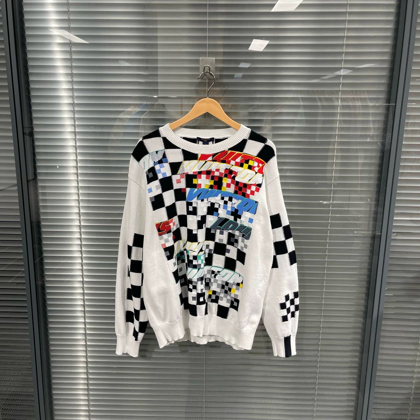 Louis Vuitton White Checkered Graphic Print Sweater Size US L / EU 52-54 / 3 - 1 Thumbnail