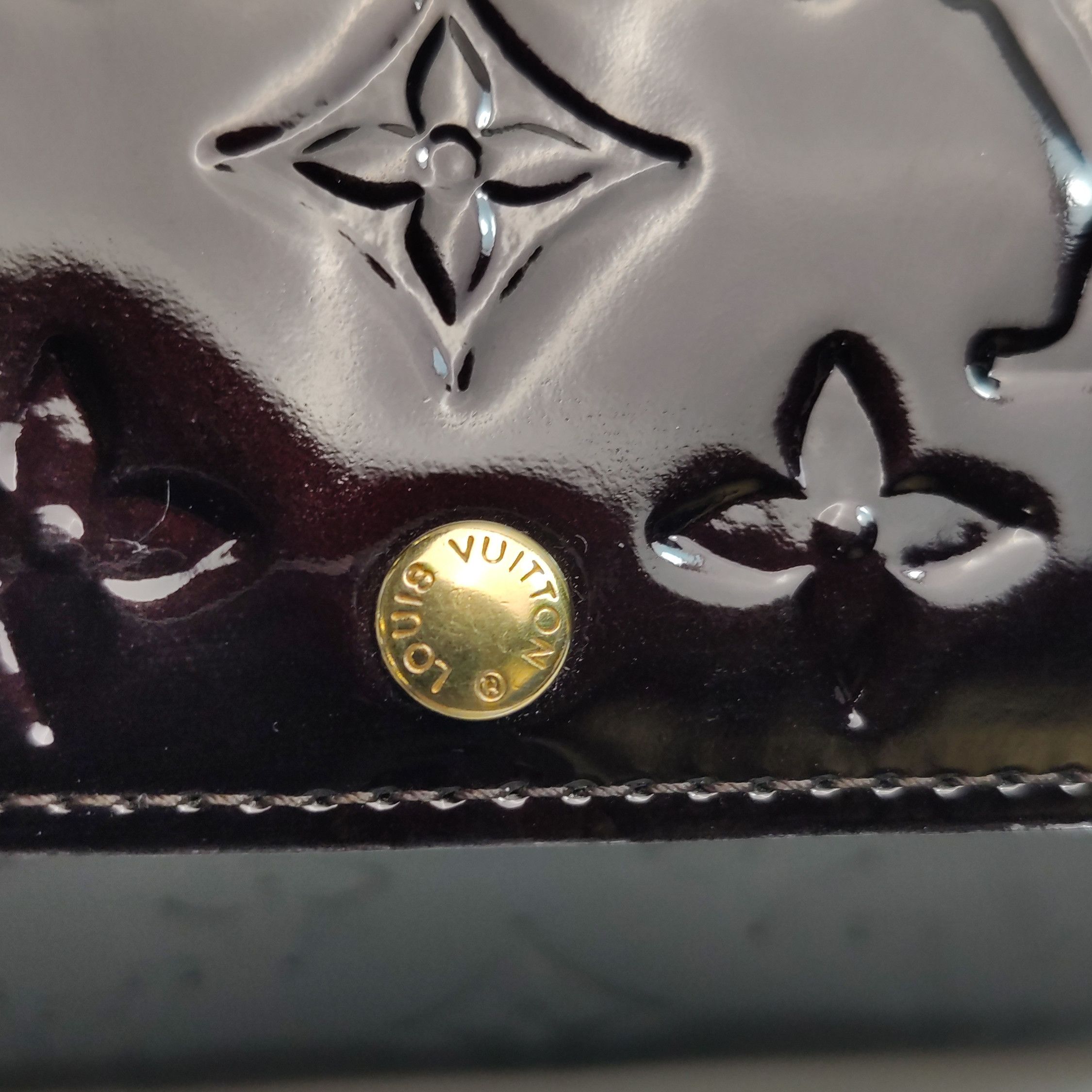 Louis Vuitton Louis Vuitton (LV) Sarah patent leather solid color monogra Size ONE SIZE - 4 Thumbnail