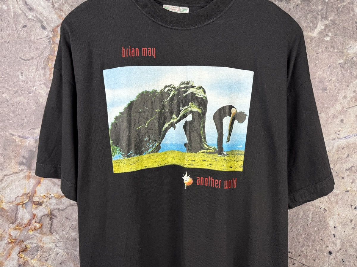 Other Vintage Brian May Another World 1998 Tour Band T-Shirt Size US XL / EU 56 / 4 - 4 Thumbnail
