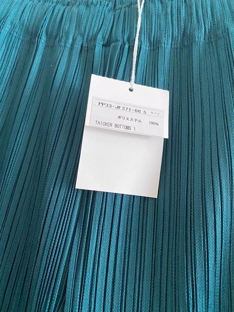 Issey Miyake Issey Miyake size:5 Green pleated shorts Size 42" / US 20 - 3 Thumbnail