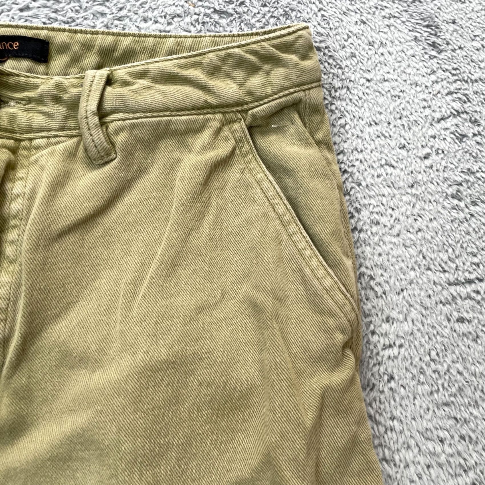 Quince It maintains the core product details: Quince Pants, Women, 6, Green, Organic, Stretch, Cotton Twill, Straight Leg, Cropped Size 28" / US 6 / IT 42 - 6 Thumbnail