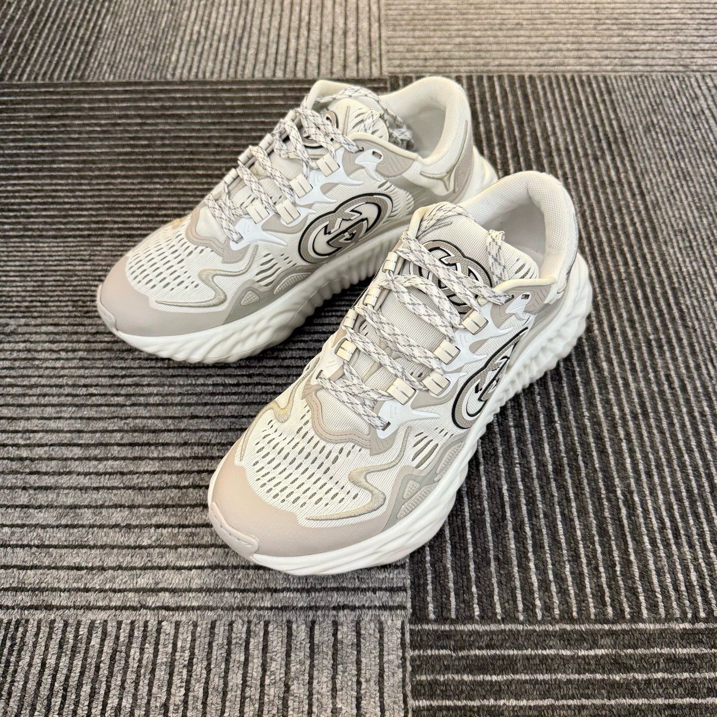 Gucci Gucci RIPPLE White/Grey Sneakers 7.5 US 99 New Size US 7.5 / EU 40-41 - 1 Thumbnail