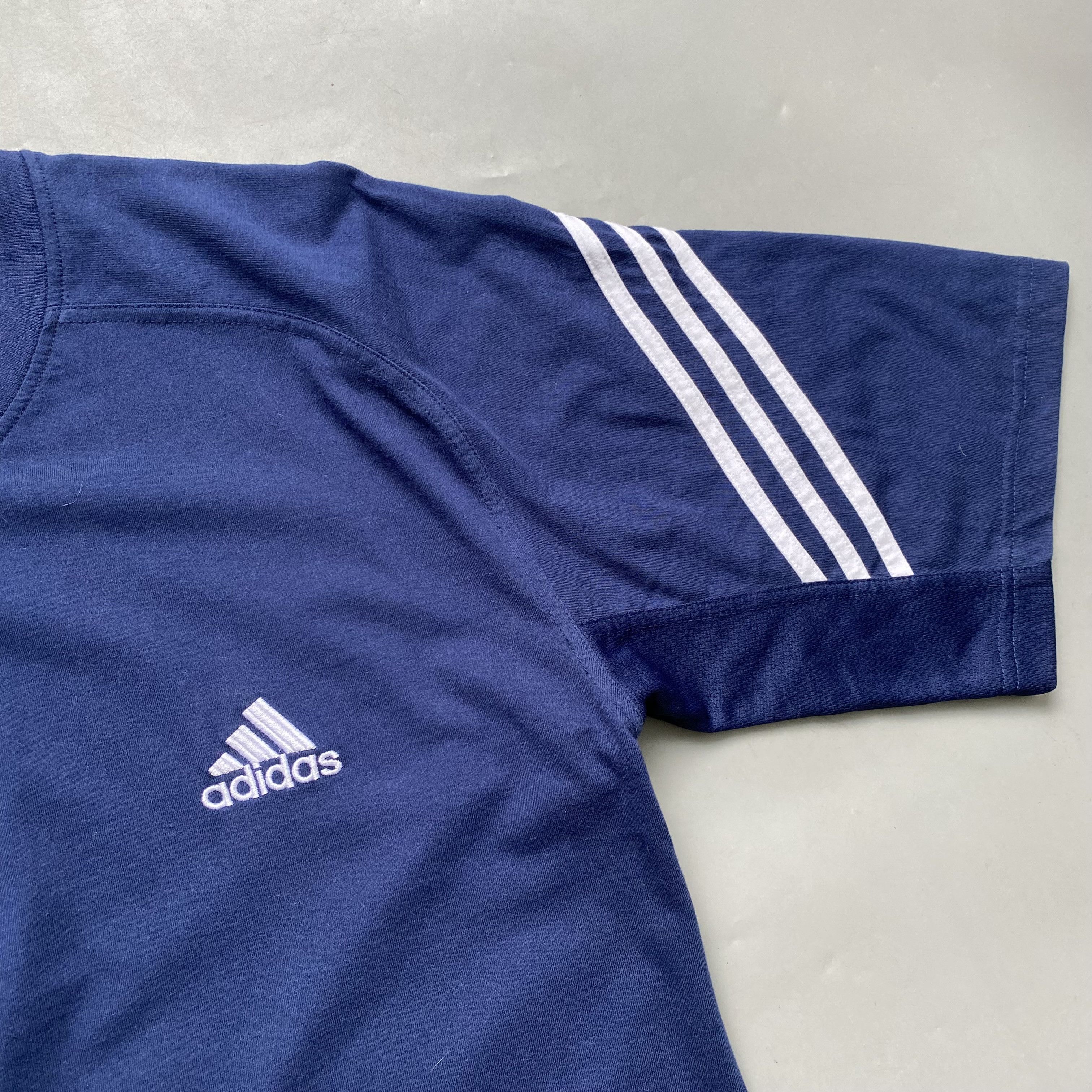 Adidas Vintage 90s Adidas Tee mini logo thre striped sportwear Size US L / EU 52-54 / 3 - 7 Thumbnail