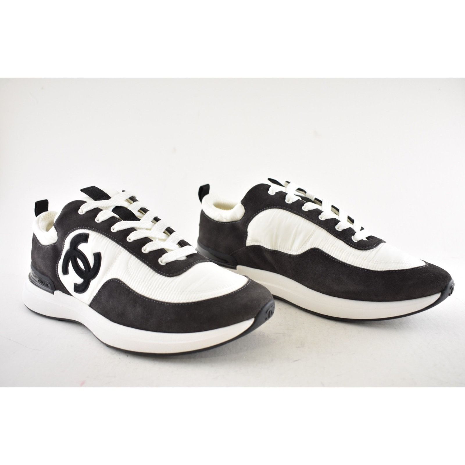 Chanel 21P Mens Grey Black White CC Logo Low Top Lace Up