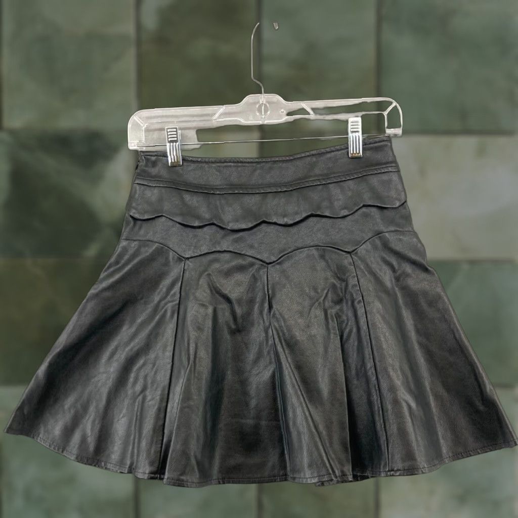 Vintage VINTAGE Leather Mini Skirt Womens Short High Waist Black Boho Festival Rock 2 Size 26" / US 2 / IT 38 - 1 Thumbnail