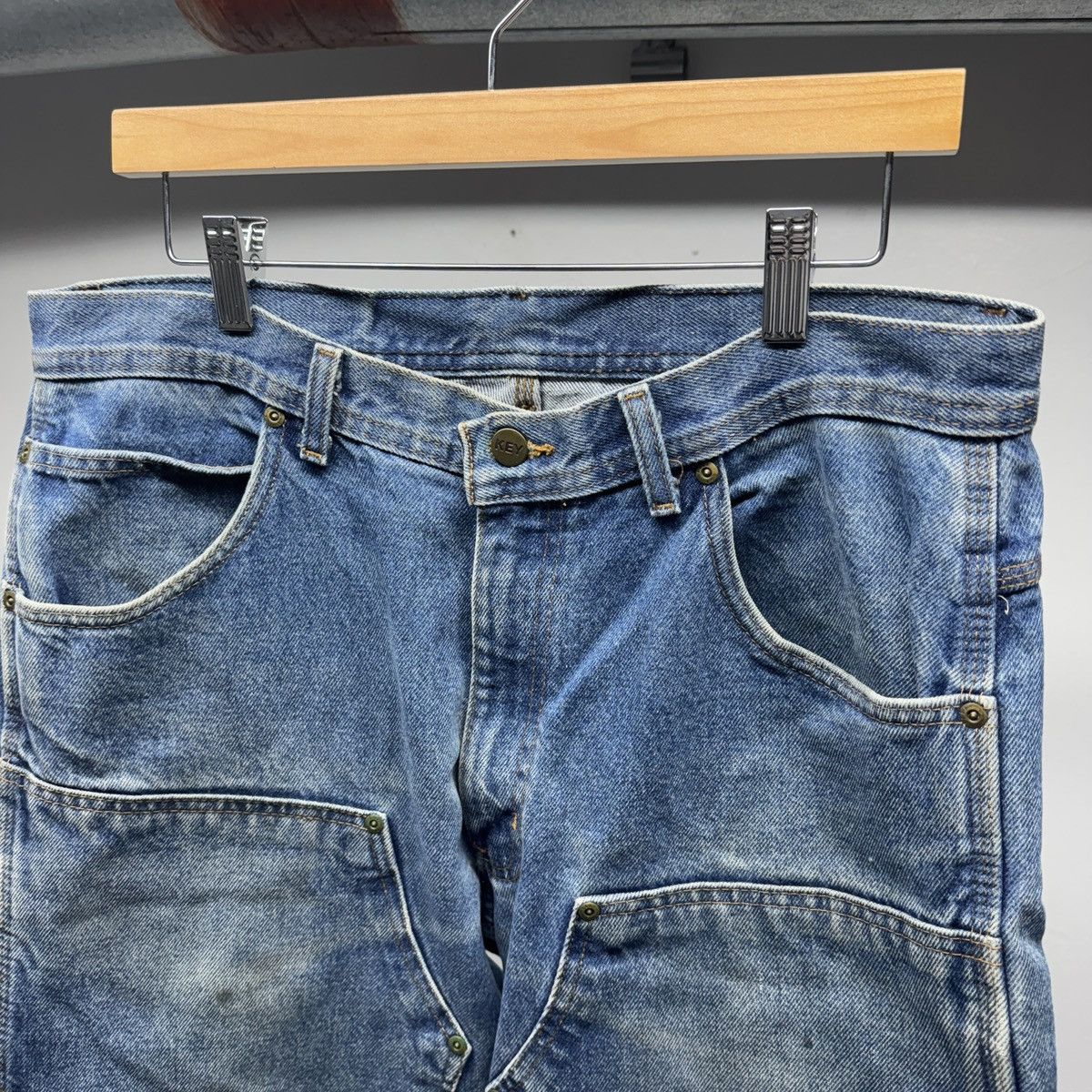Vintage VINTAGE KEY THRASHED FADED DOUBLE KNEE DENIM JEANS Size US 34 / EU 50 - 4 Thumbnail