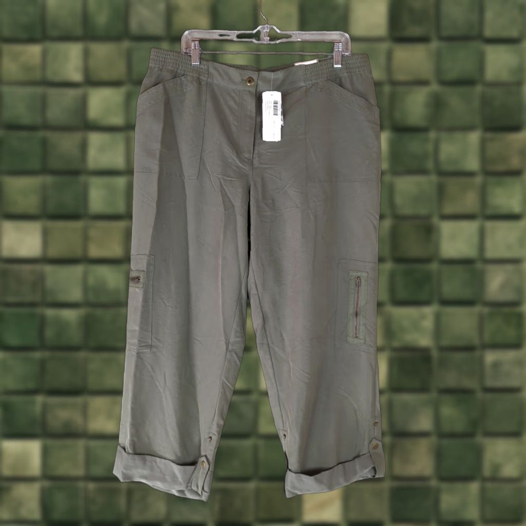 Vintage Chicos Cargo Utility Olive Green Roll Tab Crop Ankle Minimalist Pants 16 Regular Wide Leg? Size 38" / US 16 / IT 52 - 1 Thumbnail