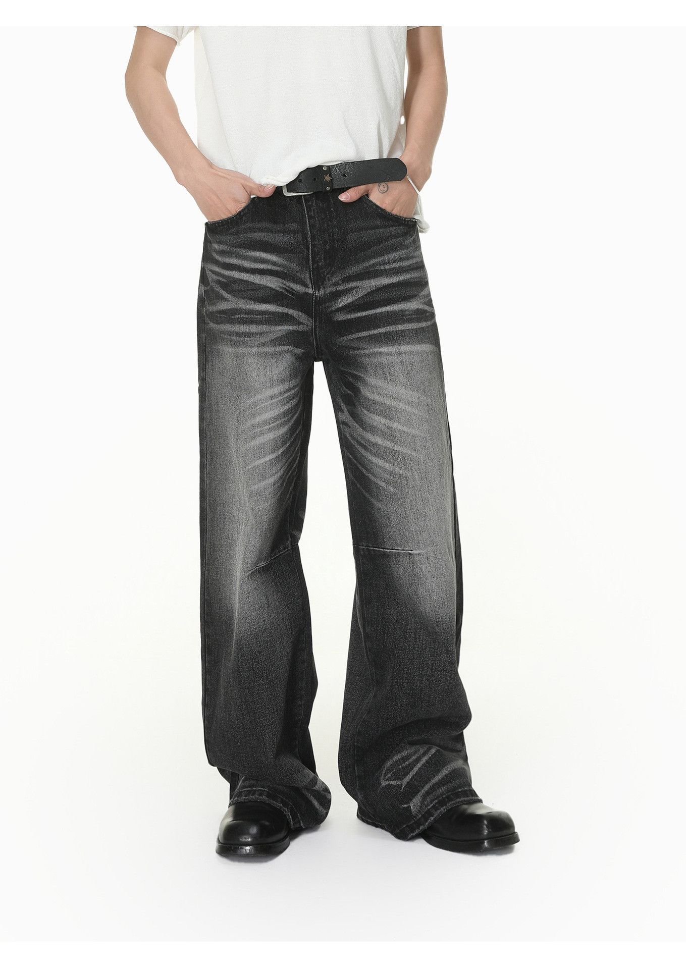 Vintage Men's Cleanfit Washed & Distressed Straight-Leg Jeans Size US 32 / EU 48 - 1 Thumbnail