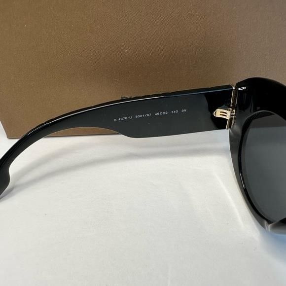 Burberry New - Burberry Women's Sunglasses MARGOT BE4370U 49","descri Size ONE SIZE - 5 Thumbnail