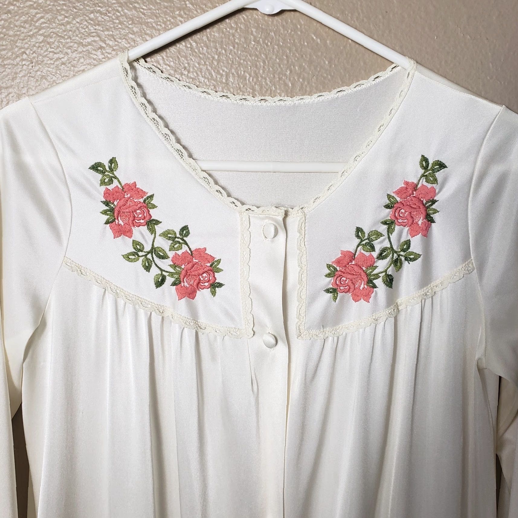 Vintage VINTAGE Lorraine Embroidered Satin Buttonfront Gown Robe-Size S Size ONE SIZE - 2 Thumbnail