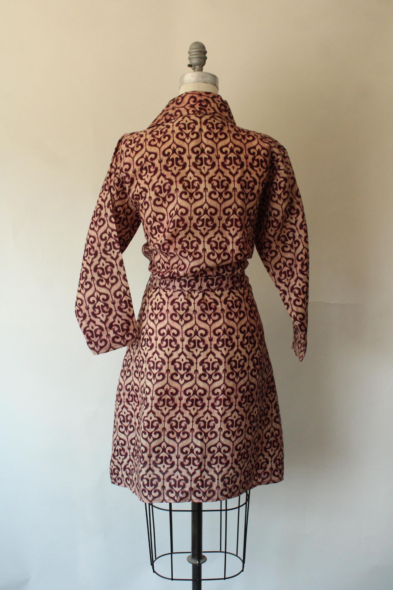 Vintage Vintage 1960s 1970s Dress, Burgundy and Ivory Batik Ethnic P Size M / US 6-8 / IT 42-44 - 9 Thumbnail