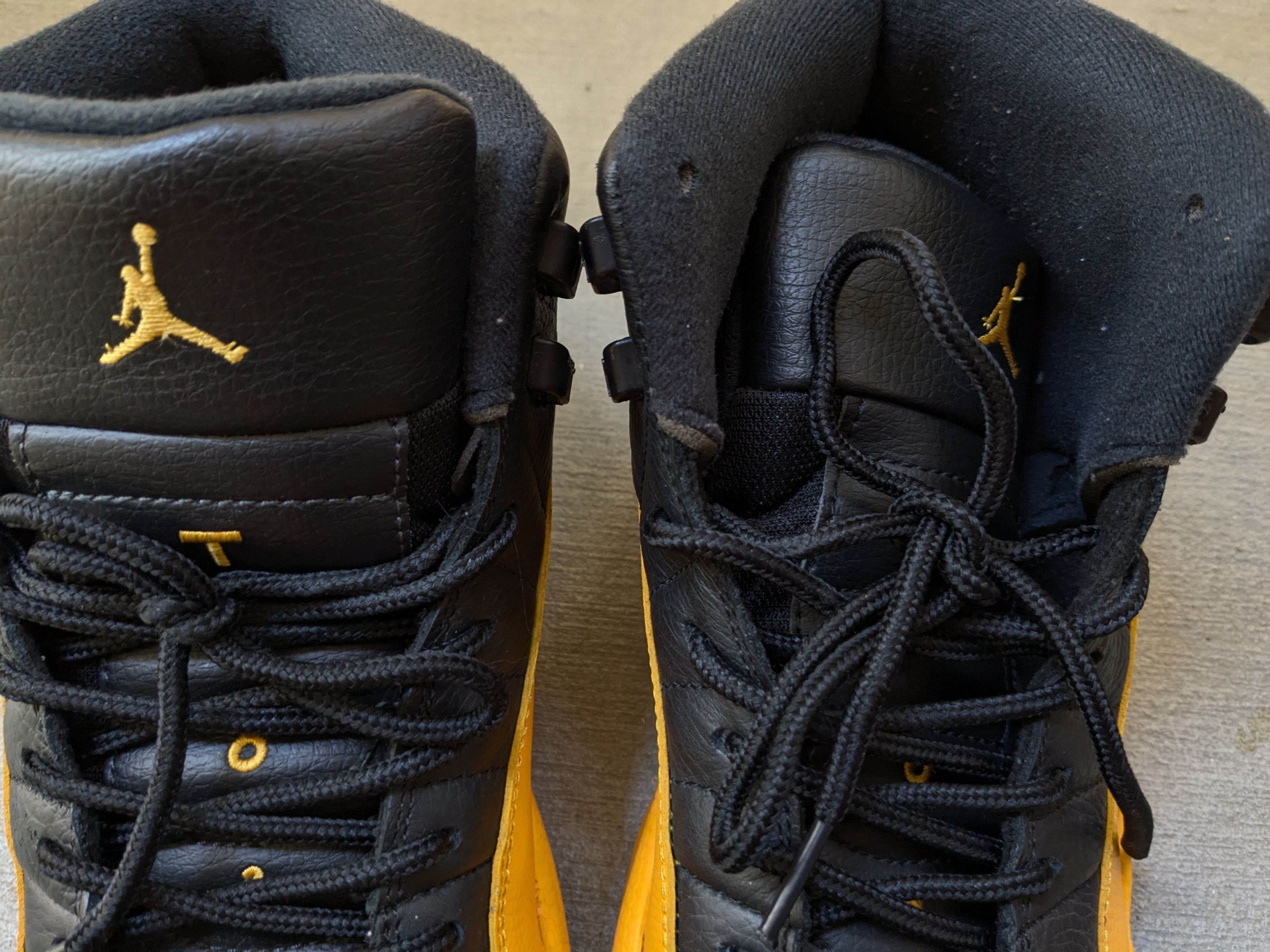 Jordan Brand Nike Air Jordan 12 Retro University Gold 8.5 Yellow Black Size US 8.5 / EU 41-42 - 4 Thumbnail