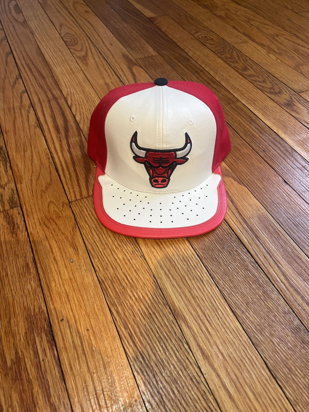 Mitchell & Ness × Vintage Mitchell and ness bulls SnapBack Size ONE SIZE - 1 Thumbnail