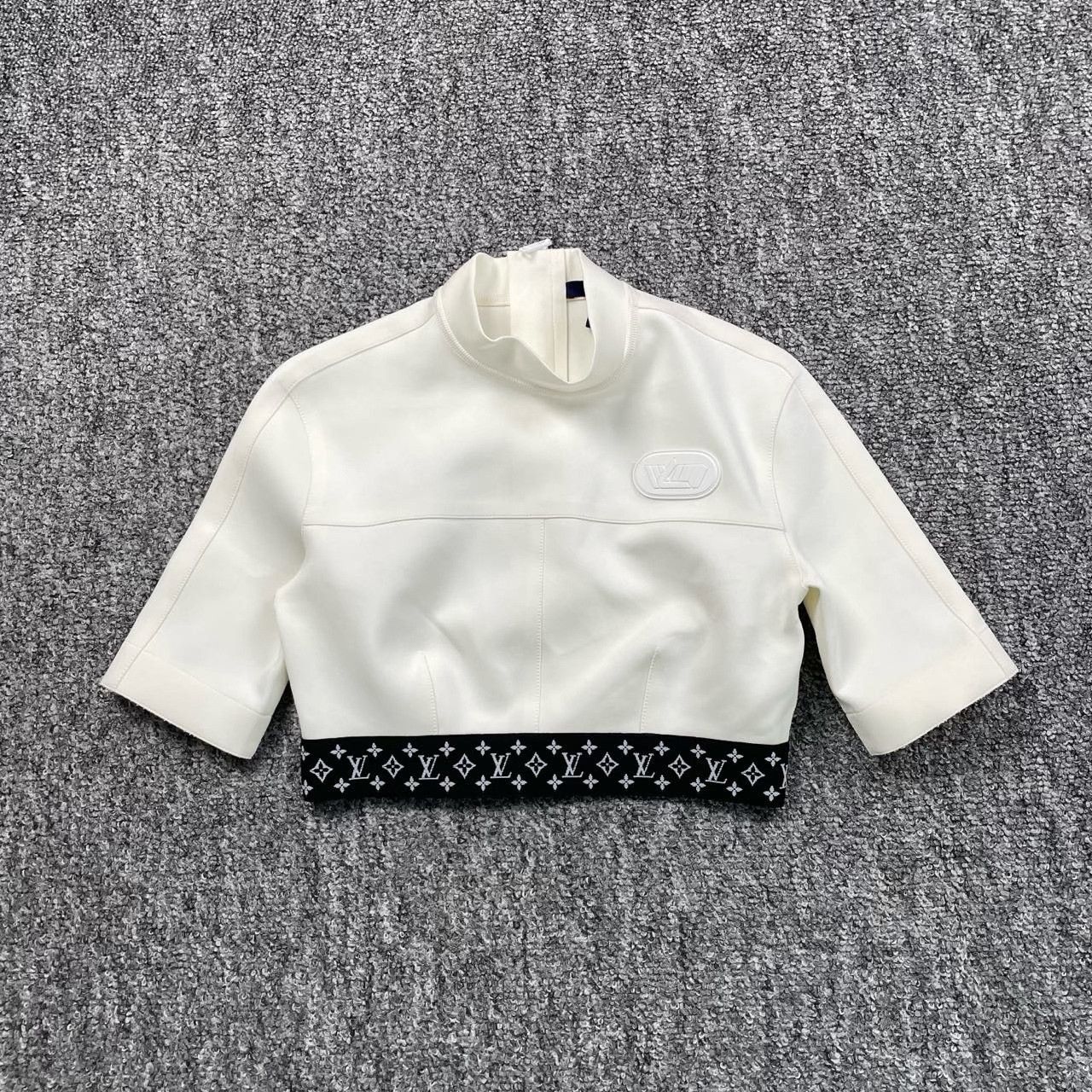 Louis Vuitton Louis Vuitton Retro Printed White T-Shirt S Women Size S / US 4 / IT 40 - 1 Thumbnail