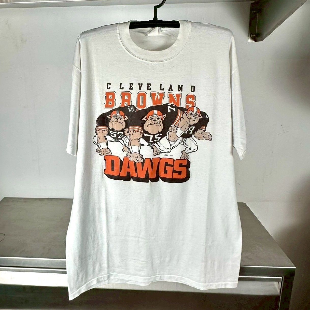 Vintage Vintage 90s Cleveland Browns Dawgs Graphic NFL T-shirt Size US XL / EU 56 / 4 - 1 Thumbnail