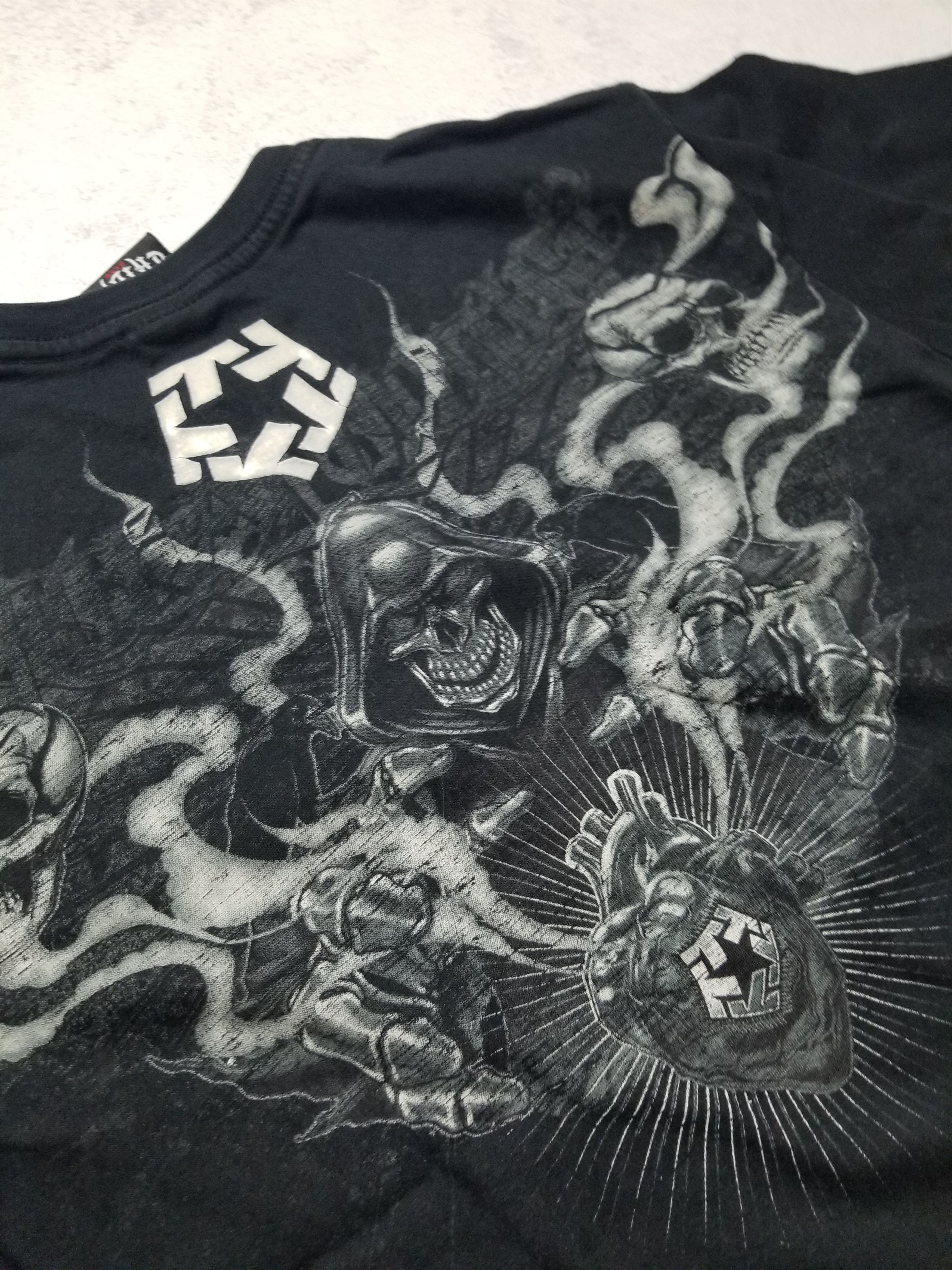 Tribal Streetwear VTG Y2K Rare Tribal Gear Skulls Graphic Short Sleeve T-shirt Size M / US 6-8 / IT 42-44 - 4 Thumbnail