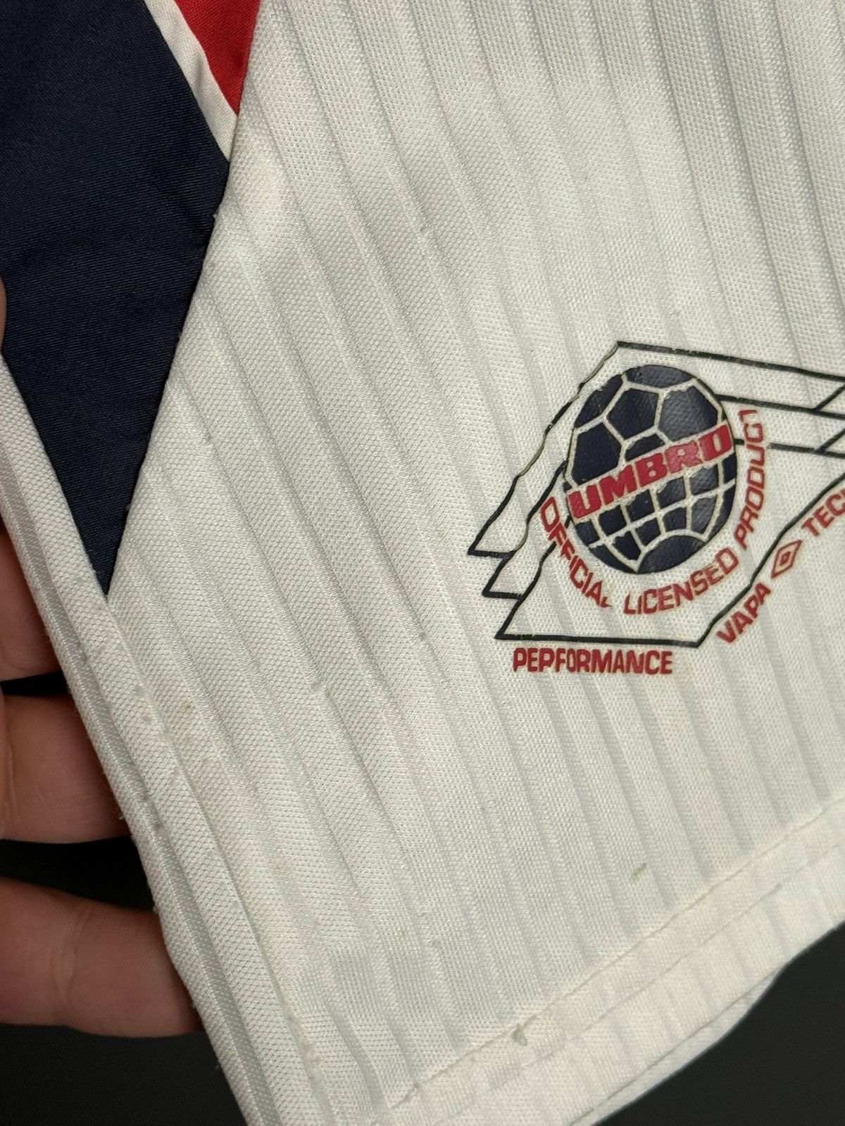 Umbro KIDS England National Team 97/99 Home Football Jersey Shirt Size US XS / EU 42 / 0 - 8 Thumbnail