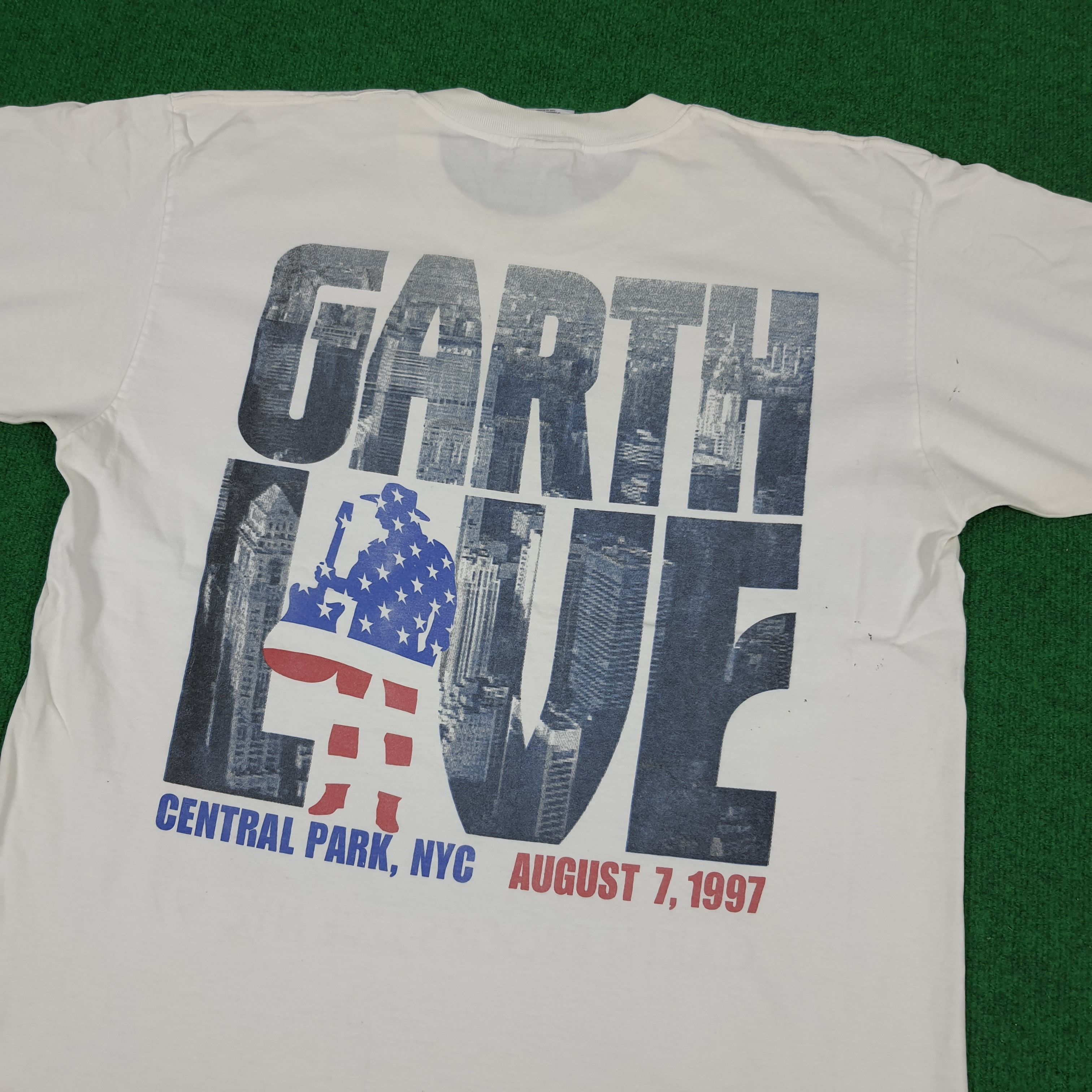 Band Tees × Vintage Vintage Garth Brooks Live NYC '97 Tour T-shirt Size US XL / EU 56 / 4 - 4 Thumbnail
