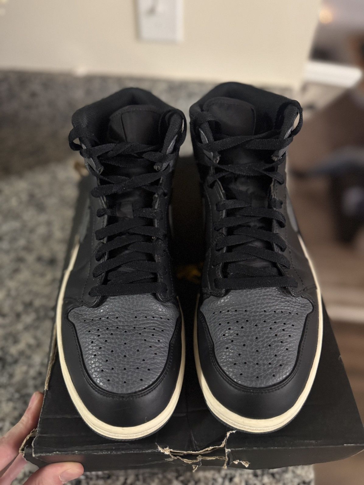 Jordan Brand × Nike Jordan 1 Mid Dark Grey 2018 554724-041 Size 10.5 OG RARE Size US 10.5 / EU 43-44 - 3 Thumbnail