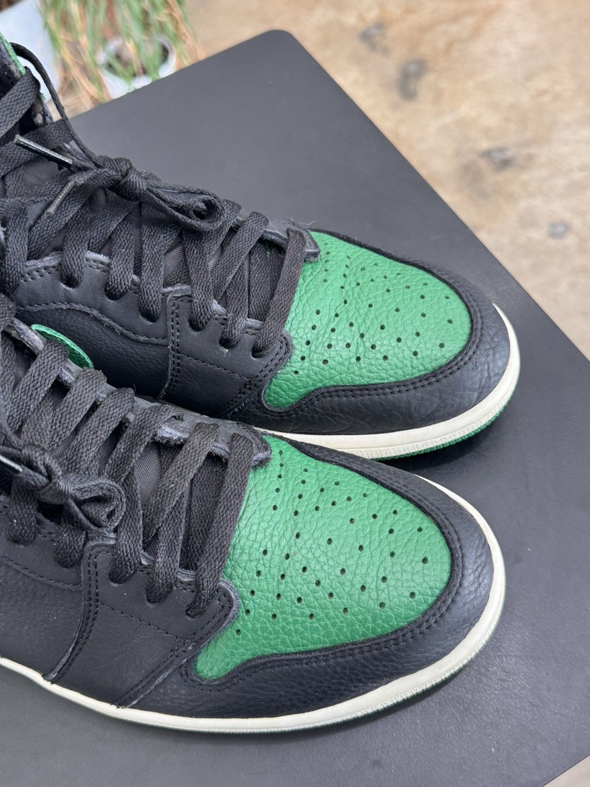 Jordan Brand Air Jordan 1 Pine Green Black Size 10.5 (2020) Size US 10.5 / EU 43-44 - 7 Thumbnail