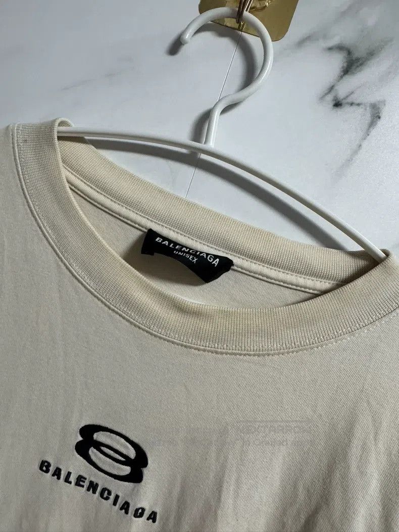Balenciaga Balenciaga Beige short-sleeve, size L Size US L / EU 52-54 / 3 - 3 Thumbnail