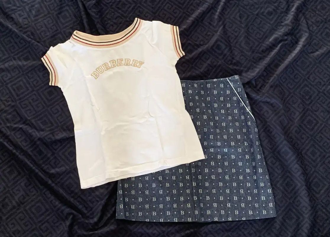 Burberry Burberry Women's Logo Cotton Top in White Size S / US 4 / IT 40 - 1 Thumbnail