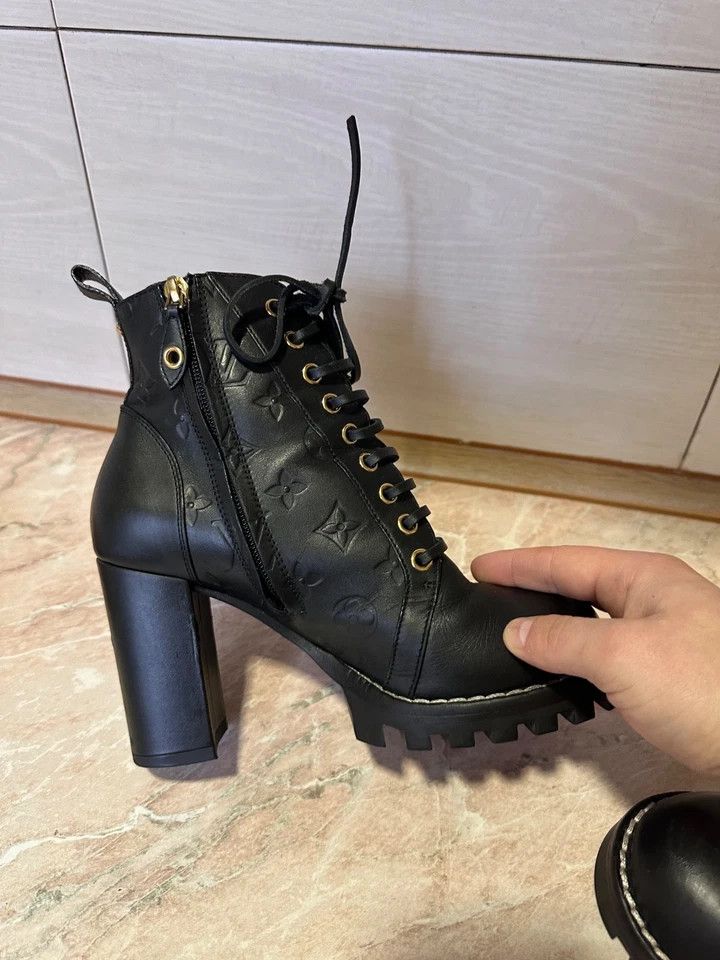 Louis Vuitton Louis Vuitton Star Trail Ankle Boot Black Size 37.5 Size US 7.5 / IT 37.5 - 10 Thumbnail