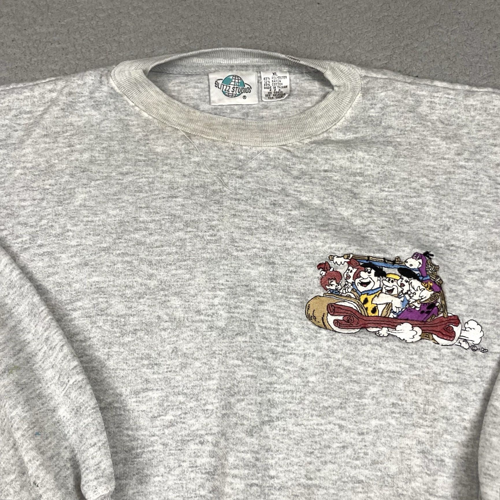 Vintage VINTAGE Flintstones Sweatshirt Adult XL Gray Embroidered Crew Neck Men 90s Pullover Distressed Blitzz Studios Size US XL / EU 56 / 4 - 2 Thumbnail